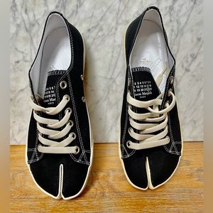 MARGIELA black canvas tabi sneakers